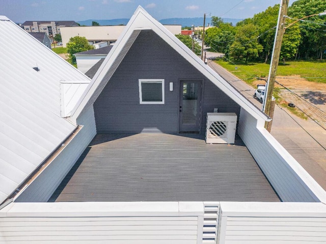 1310 Top St, Chattanooga, TN 37408 - view of wooden deck