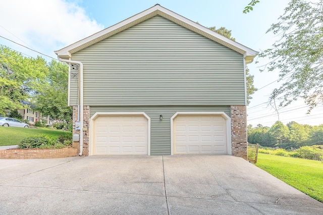 6134 Blue Ash Dr, Ooltewah, TN 37363 - garage featuring concrete driveway