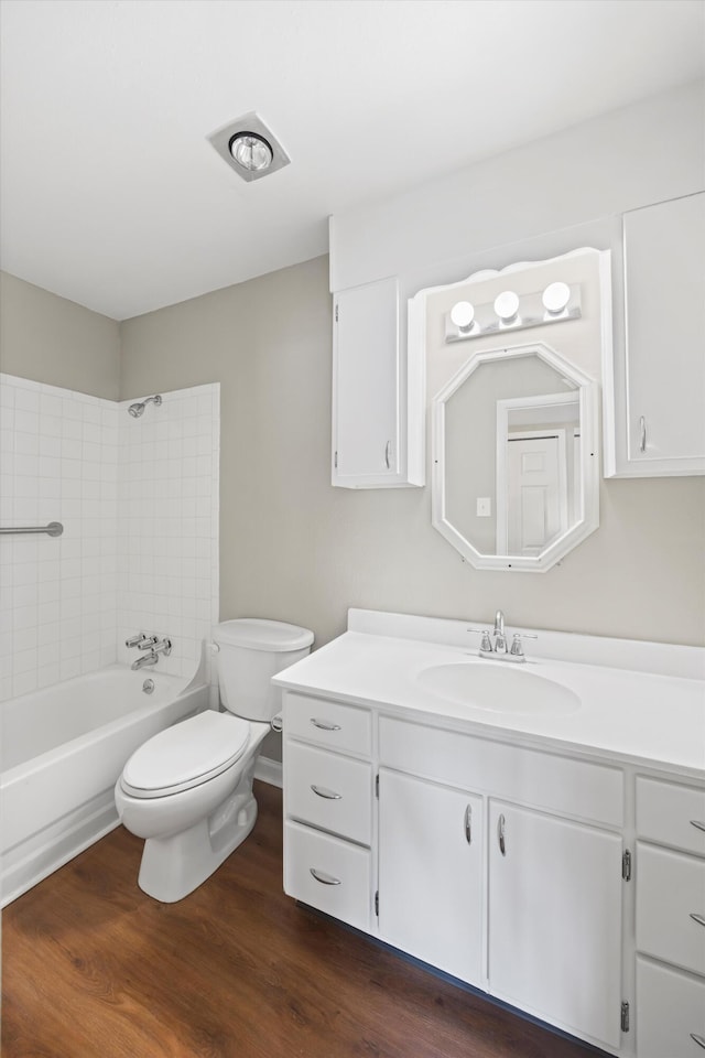 900 Mountain Creek Rd Unit V479, Chattanooga, TN 37405 - full bath featuring vanity, wood finished floors, and  shower combination