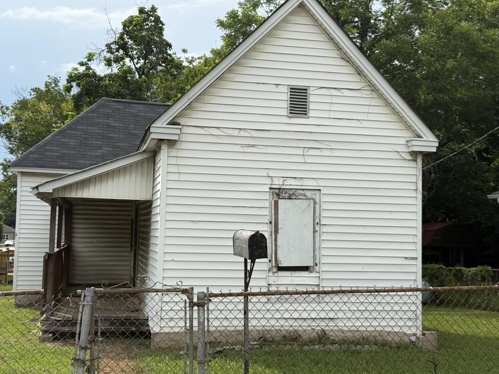 1701 Stanfiel St, Chattanooga, TN 37406 - view of side of property featuring a shingled roof