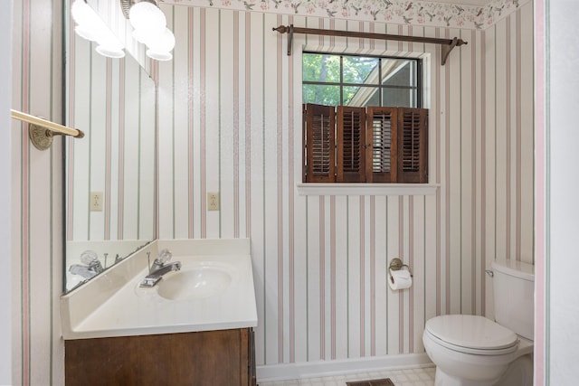 6515 Lake Shadows Cir, Hixson, TN 37343 - half bath featuring wallpapered walls and vanity
