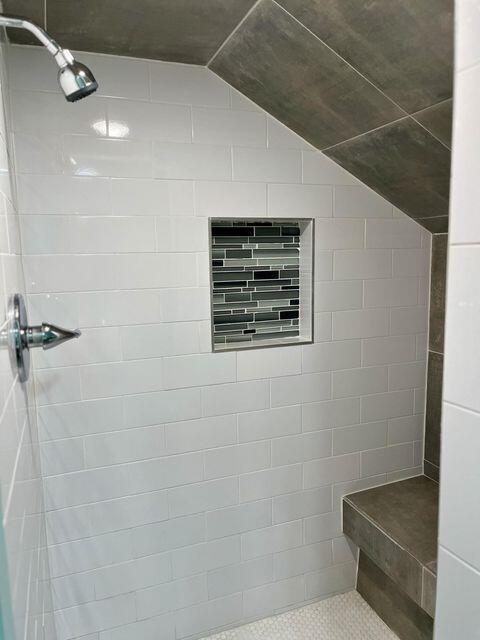 6248 Old Dunlap Rd, Whitwell, TN 37397 - bathroom featuring a tile shower and lofted ceiling