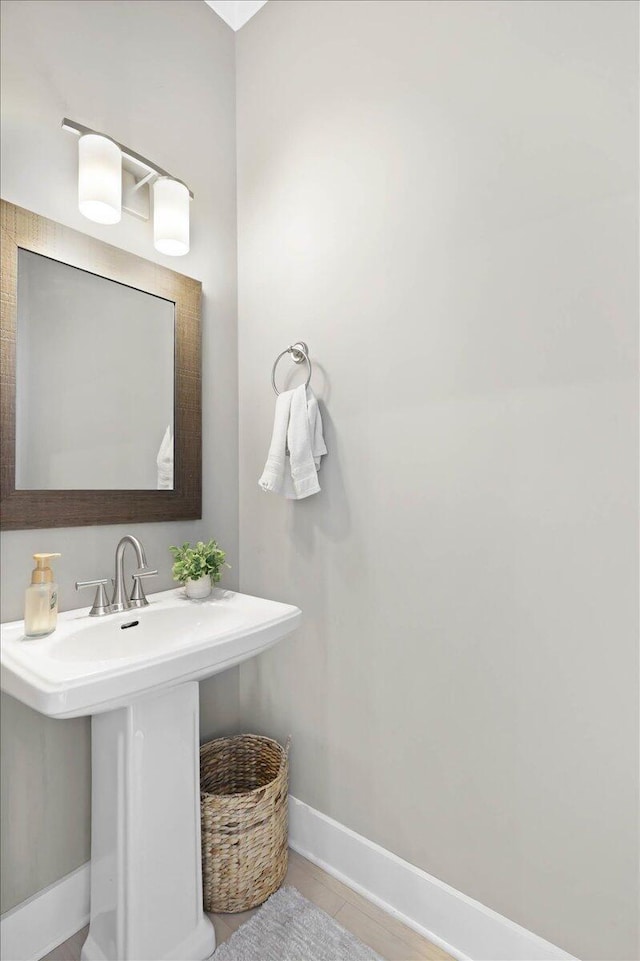 1493 Sinclair Ave, Chattanooga, TN 37408 - bathroom featuring tile patterned flooring and baseboards