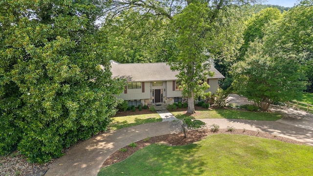 4128 Hamill Rd, Hixson, TN 37343 - raised ranch with a front yard and a shingled roof