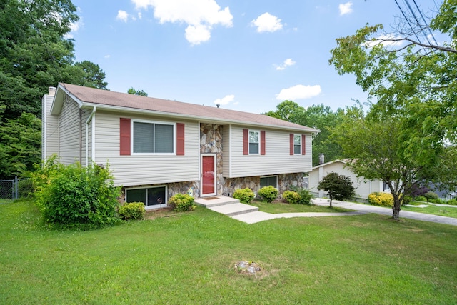 1107 Copperwood Dr, Hixson, TN 37343 - raised ranch featuring a chimney and a garage