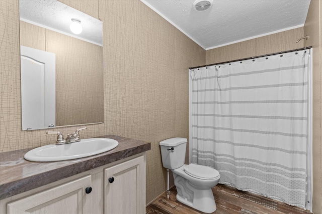 1483 Resaca Lafayette Rd NW, Resaca, GA 30735 - bathroom featuring crown molding, wood finished floors, a textured ceiling, vanity, and a shower with curtain