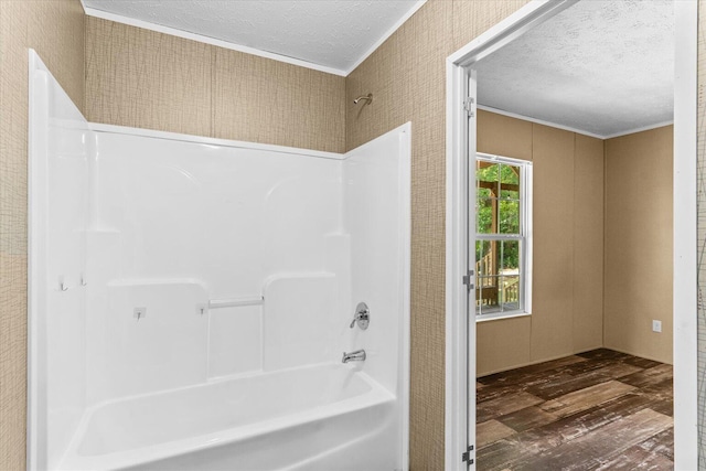 1483 Resaca Lafayette Rd NW, Resaca, GA 30735 - full bath featuring a textured ceiling, hardwood / wood-style floors, tub / shower combination, and ornamental molding