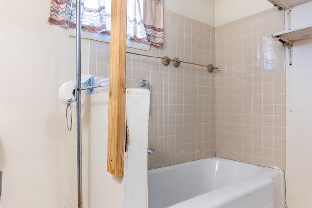 2003 Jackson St, Chattanooga, TN 37404 - full bath featuring a bathtub