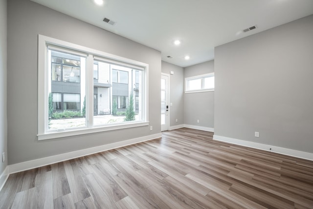 745 Burnside Pl, Chattanooga, TN 37408 - unfurnished room with light wood finished floors and recessed lighting