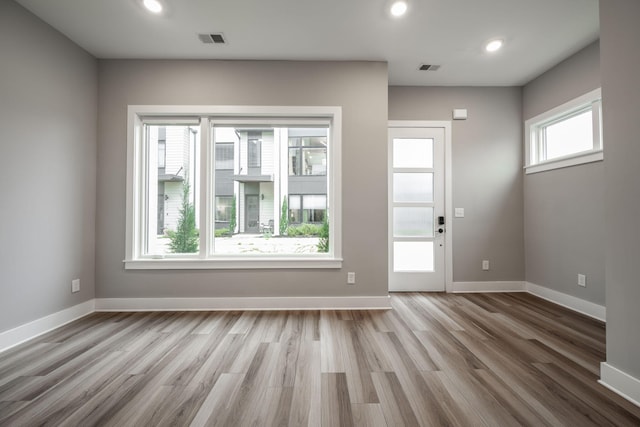 745 Burnside Pl, Chattanooga, TN 37408 - foyer featuring wood finished floors and recessed lighting