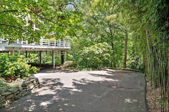 2554 Crestwood Dr, Chattanooga, TN 37415 - view of patio with asphalt driveway and a carport
