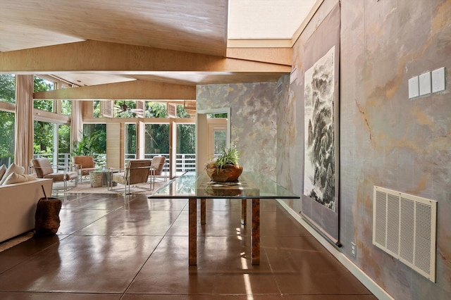 2554 Crestwood Dr, Chattanooga, TN 37415 - community lobby featuring lofted ceiling