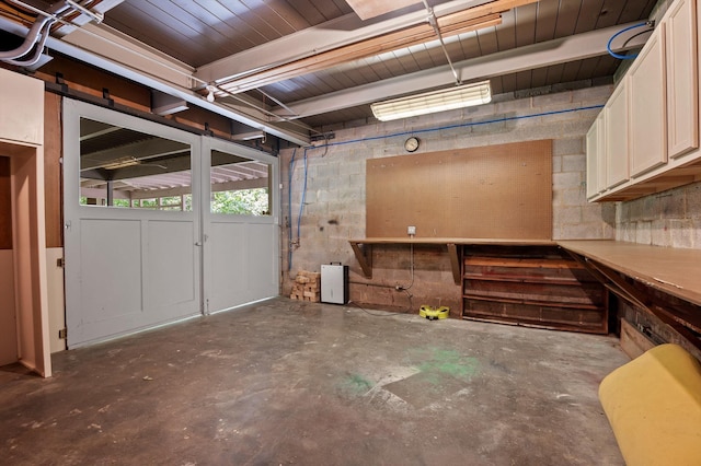 2554 Crestwood Dr, Chattanooga, TN 37415 - misc room featuring a workshop area, concrete flooring, and concrete block wall