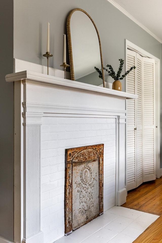 11387 Spring St, Soddy Daisy, TN 37379 - detailed view of crown molding and wood finished floors