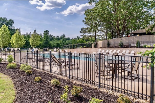 320 Kempton Ln Unit 2, Dalton, GA 30721 - community pool with a patio