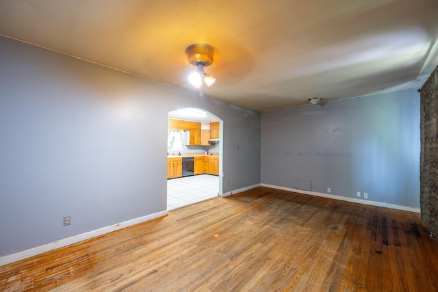 7635 Austin Dr, Chattanooga, TN 37416 - unfurnished room featuring light wood-style floors, arched walkways, and ceiling fan