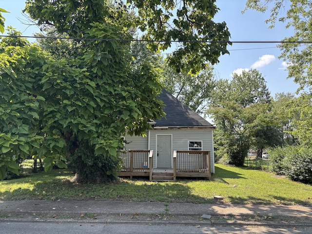 4005 Highland Ave, Chattanooga, TN 37410 - view of front facade with a deck and a front lawn
