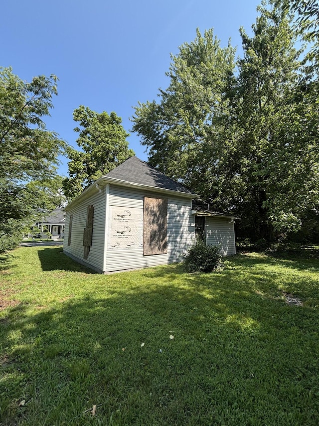 4005 Highland Ave, Chattanooga, TN 37410 - view of side of home featuring a lawn