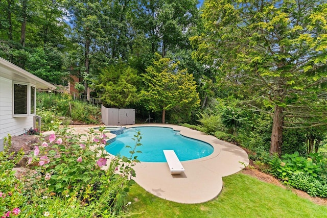 2219 Rocky Face Cir, Dalton, GA 30720 - view of pool with a diving board, a pool with connected hot tub, a shed, a patio, and view of wooded area