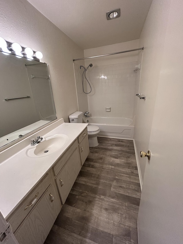 900 Mountain Creek Rd Unit C38, Chattanooga, TN 37405 - bathroom featuring vanity, wood finished floors, and washtub / shower combination