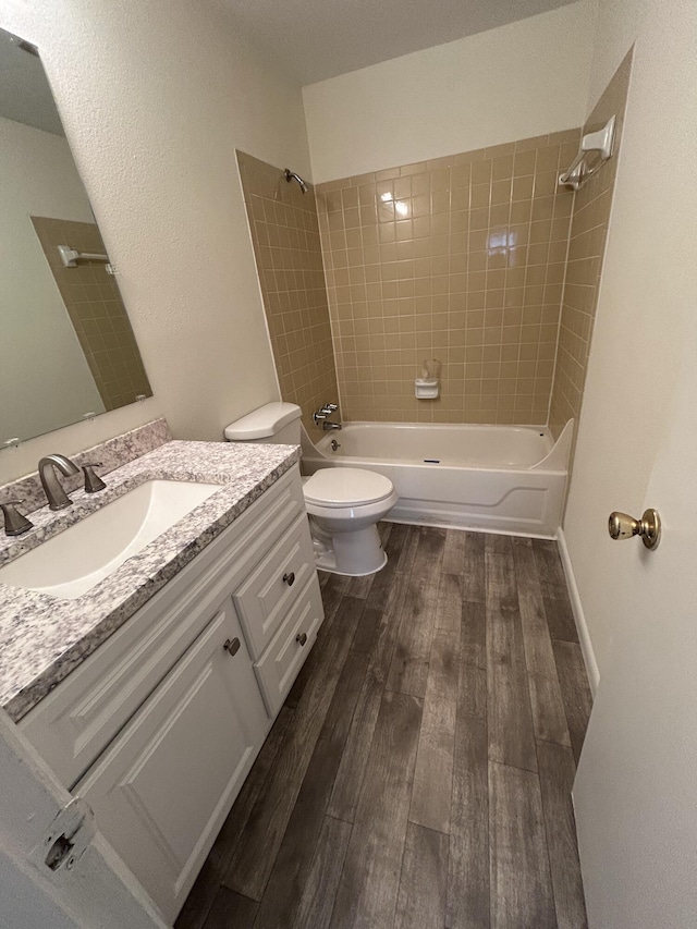 900 Mountain Creek Rd Unit C38, Chattanooga, TN 37405 - bathroom with wood finished floors, vanity, and shower / washtub combination