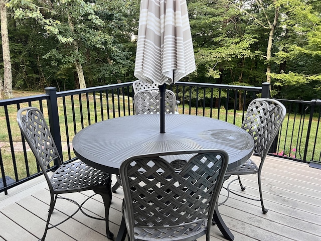8712 Brow Lake Rd, Soddy Daisy, TN 37379 - deck featuring outdoor dining area