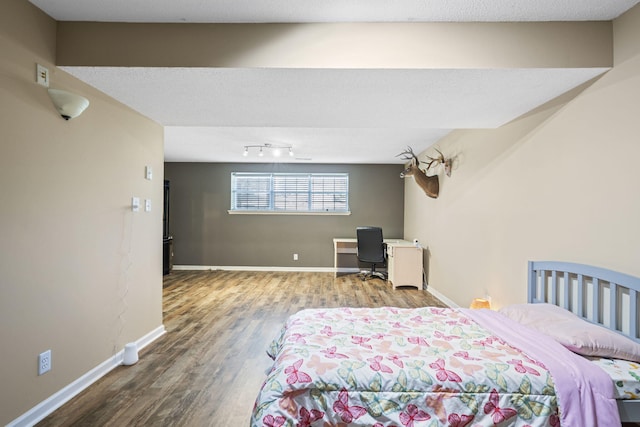7700 Dune Ln, Hixson, TN 37343 - bedroom featuring wood finished floors and rail lighting
