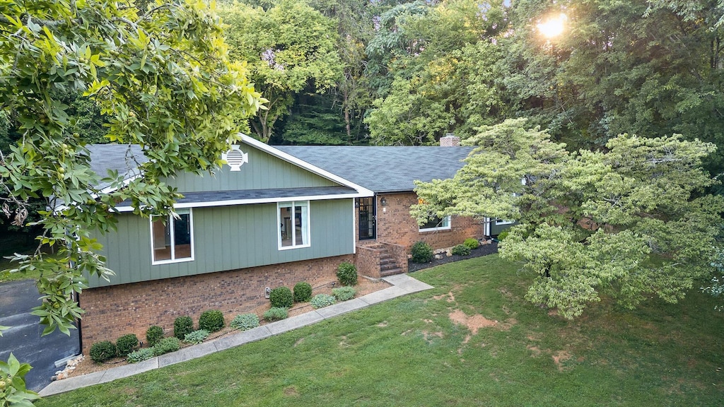 1744 Colonial Shores Dr, Hixson, TN 37343 - photo 1