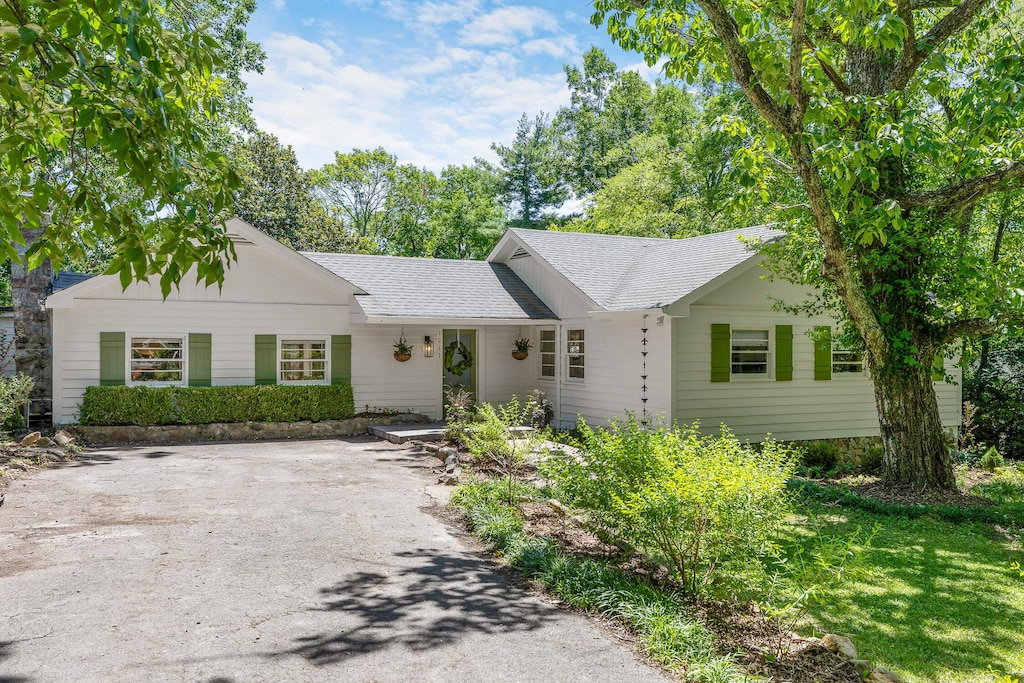 1211 Cinderella Rd, Lookout Mountain, GA 30750 - photo 1