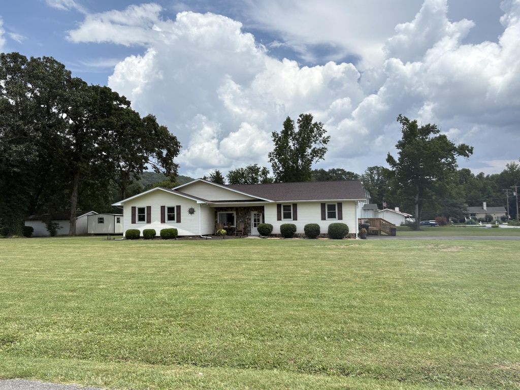 9006 Lake Carolyn Ln, Soddy Daisy, TN 37379 - photo 1