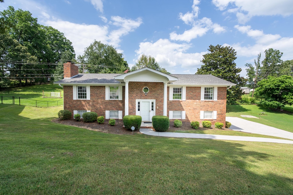 3902 S Mission Oaks Dr, Chattanooga, TN 37412 - photo 1