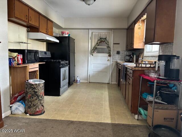 kitchen with decorative backsplash and stainless steel range with gas cooktop