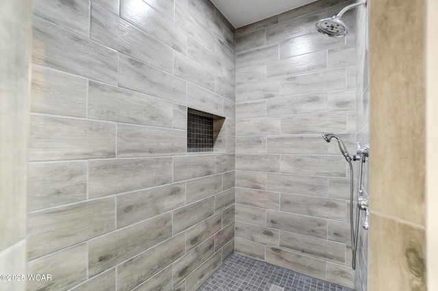 bathroom featuring a tile shower