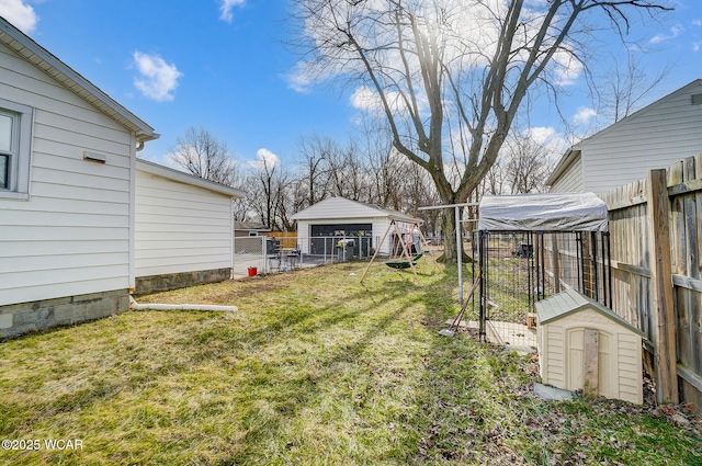 view of yard featuring a storage unit