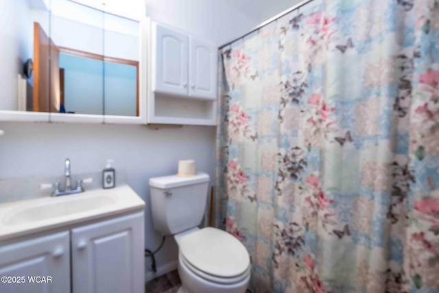 bathroom with vanity, curtained shower, and toilet