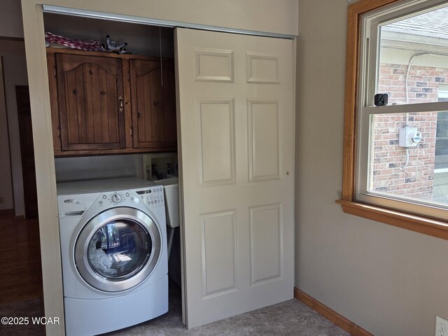 2134 Wyandot Dr, Lima, OH 45806 - washroom featuring washer / clothes dryer, cabinet space, and baseboards