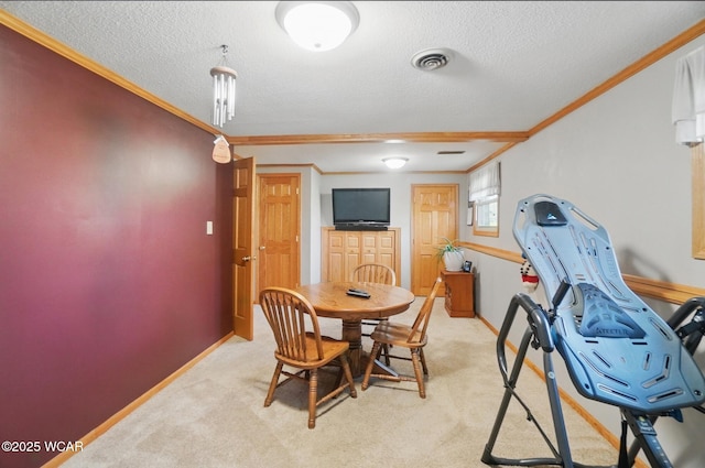 1543 Wonderlick Rd, Lima, OH 45805 - dining area featuring a textured ceiling, light carpet, baseboards, ornamental molding, and visible vents