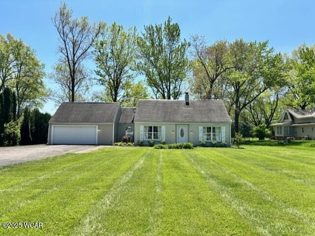 view of front facade with driveway, a garage, and a front yard