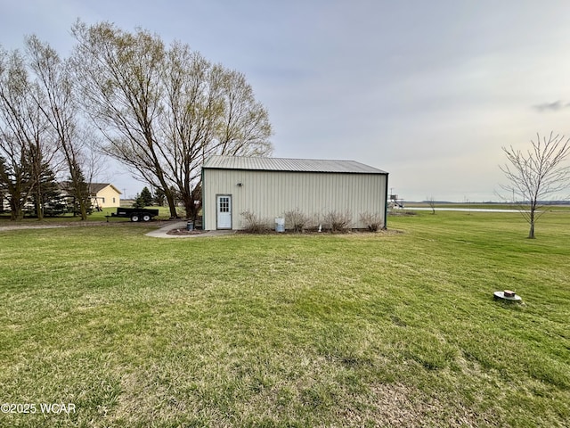 view of pole building featuring a lawn
