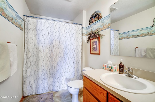 full bathroom featuring visible vents, toilet, vanity, and a shower with curtain