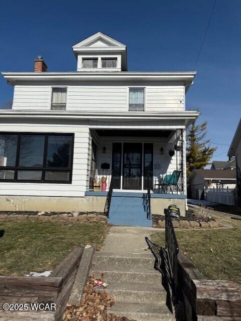 front of property with a porch and a front yard