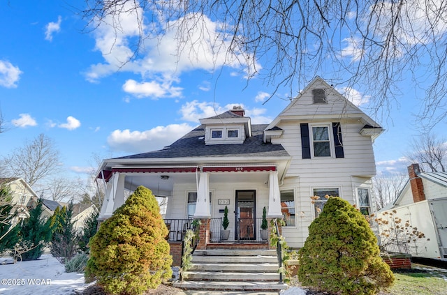 view of front of property featuring a porch