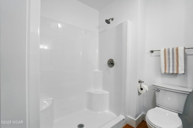 1501 W Spring St, Lima, OH 45805 - bathroom featuring a shower and toilet
