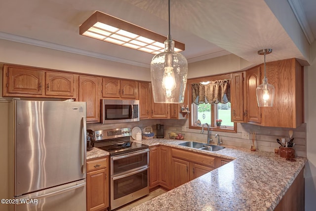 kitchen with backsplash, stainless steel appliances, a sink, and decorative light fixtures