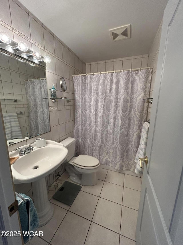 2275 N Cable Rd Unit 60, Lima, OH 45807 - full bath with a shower with curtain, tile walls, toilet, tile patterned floors, and visible vents