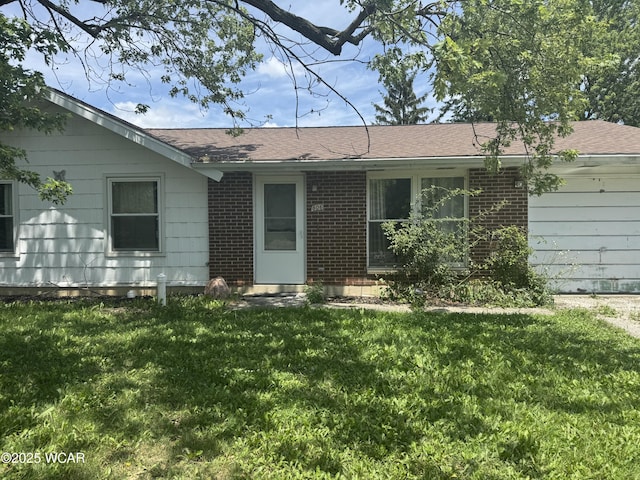 806 Canterbury Dr, Wapakoneta, OH 45895 - photo 1