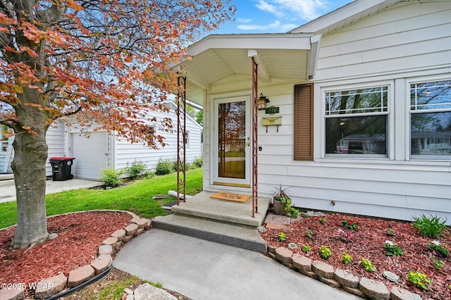 216 N Rauthland Ave, Wapakoneta, OH 45895 - entrance to property featuring a yard