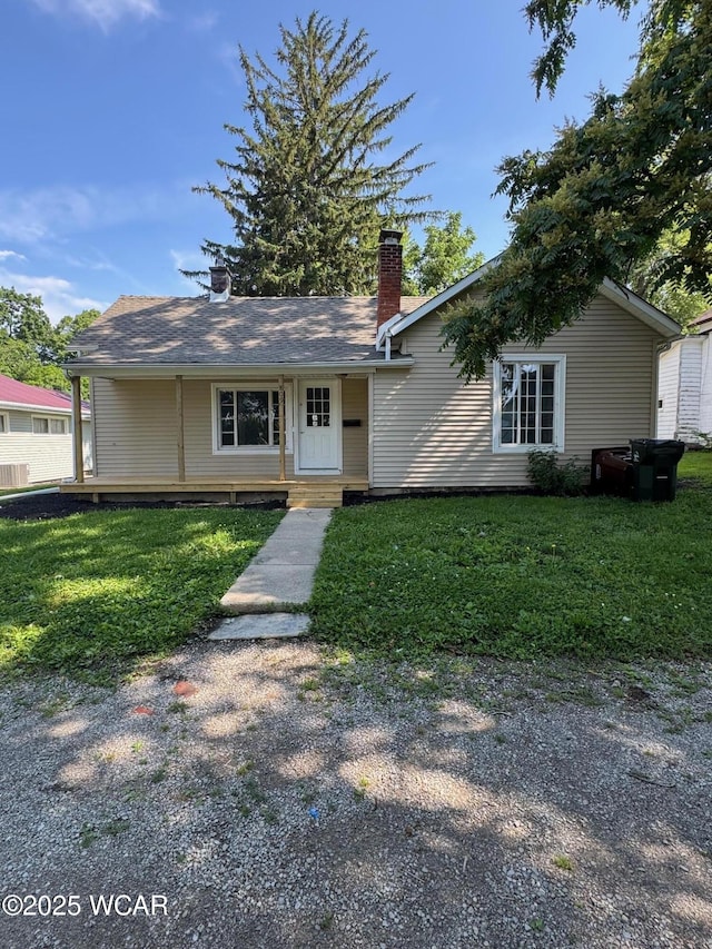809 King St, Kenton, OH 43326 - ranch-style house with a front lawn and a chimney