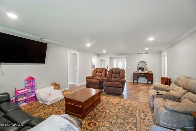 2635 Adgate Rd Unit 1D # 210, Lima, OH 45805 - living room with arched walkways, recessed lighting, wood finished floors, ornamental molding, and baseboards