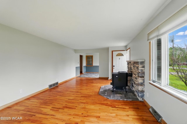 living area featuring visible vents, a healthy amount of sunlight, and light wood-style flooring